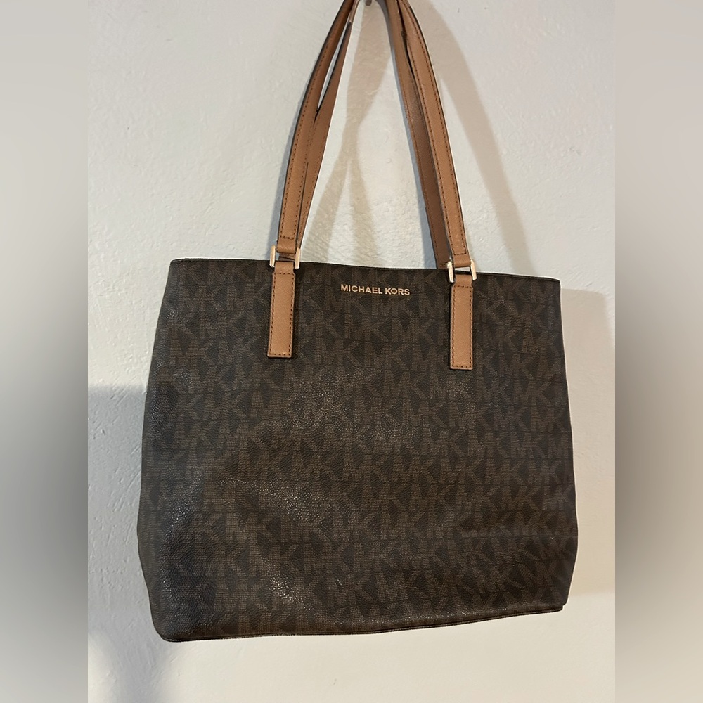 Brown Michael Kors tote purse, bag with outside and inside pockets